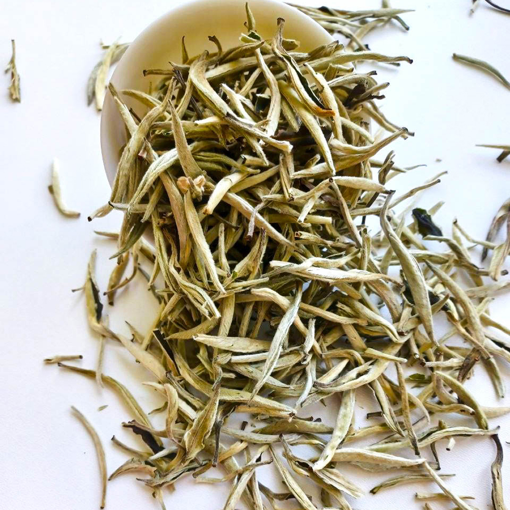 "Срібні Голки Білого Дракона" - китайський чай